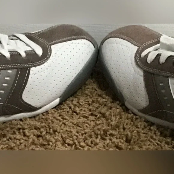 AMERICAN EAGLE Mens athletic shoes size 7 1/2 leather gray white 93239 - Picture 5 of 8